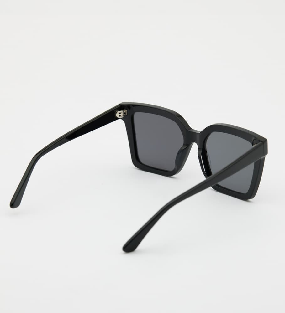 Ivy Black Black