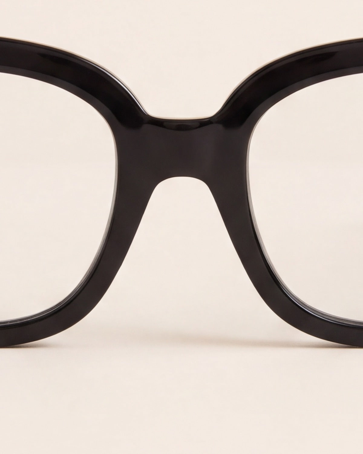Chloe Black Readers, detail
