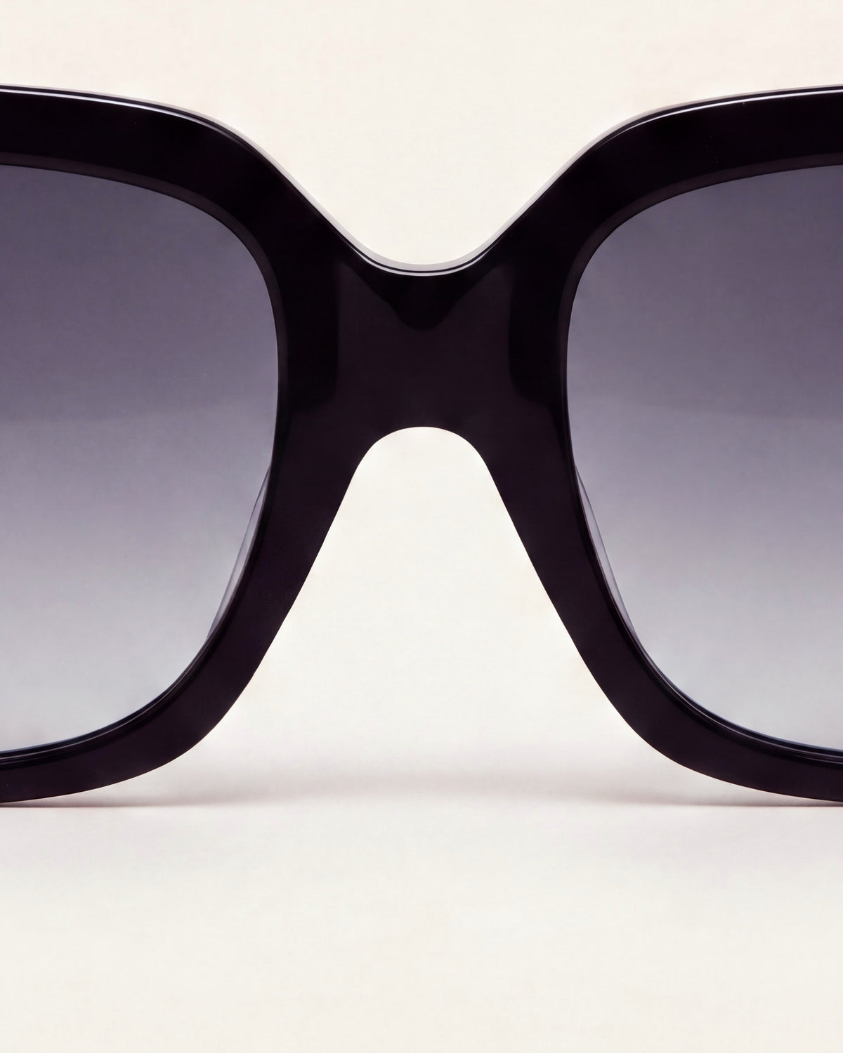 Mio Black Sunglasses, detail