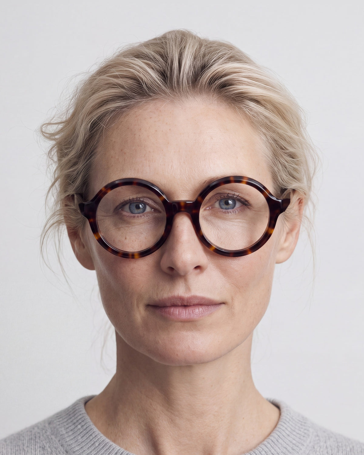 Rakel in tortoiseshell, worn